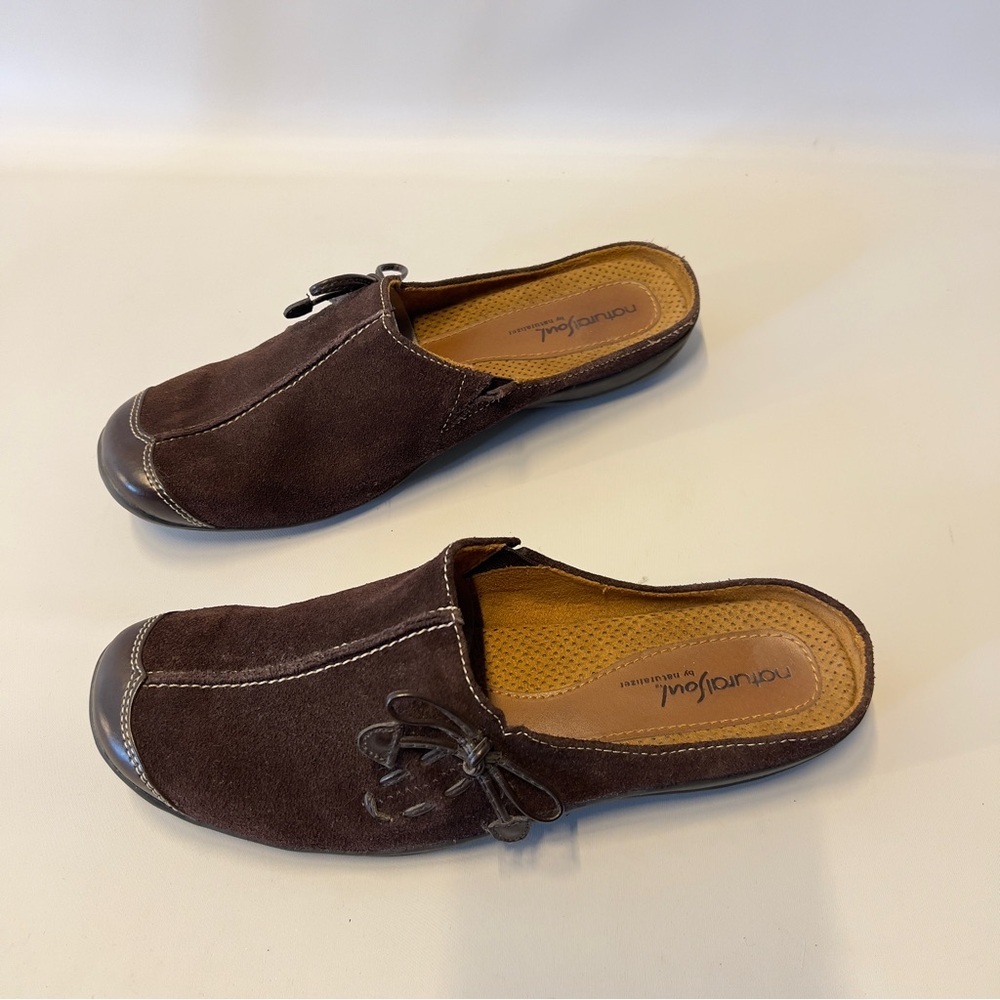 NATURAL SOUL by NATURALIZER Women’s Size 9 M Brown Slip On Mules.